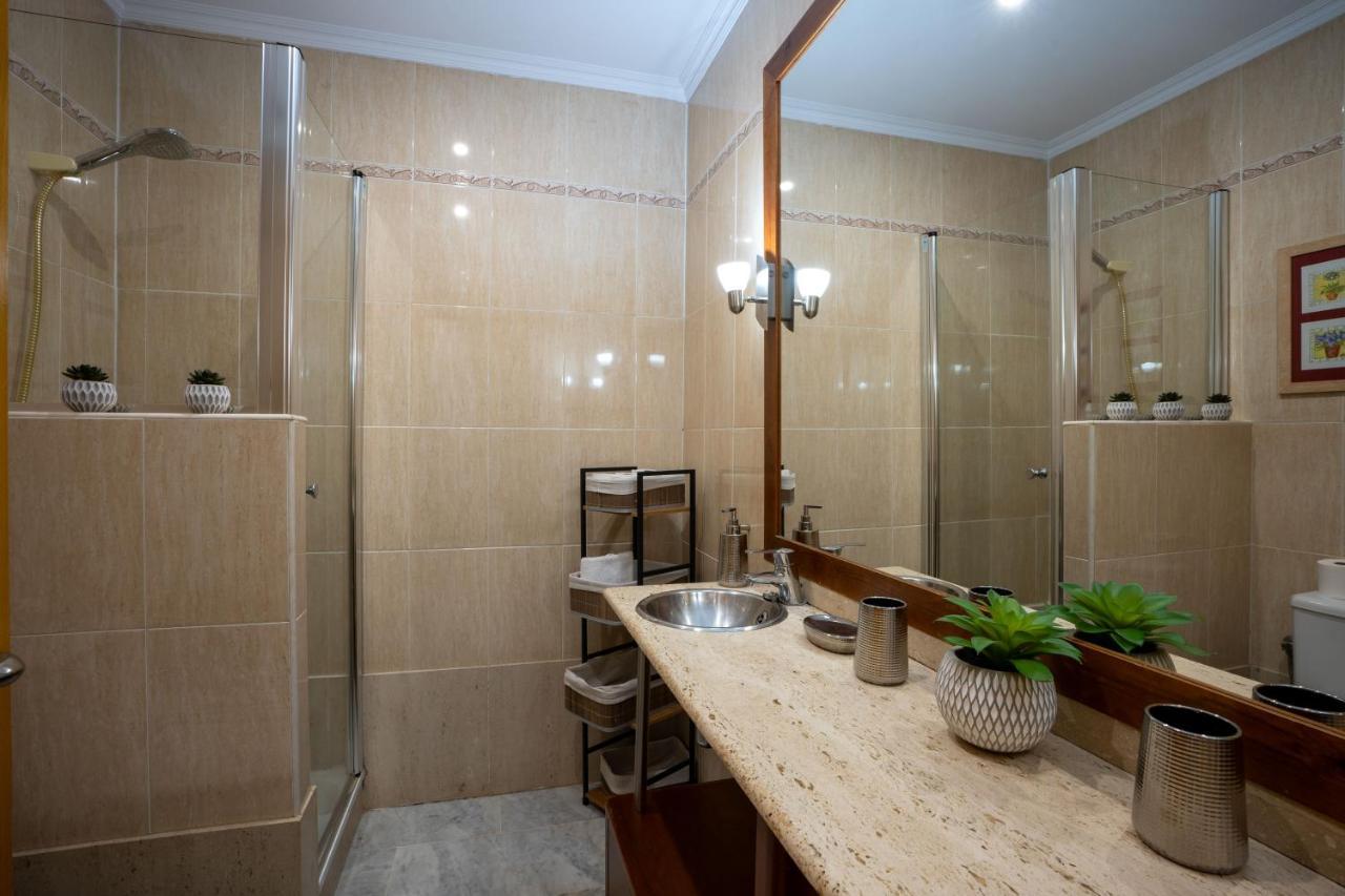 Reina Aixa- Apartamento Centro Гранада Екстер'єр фото