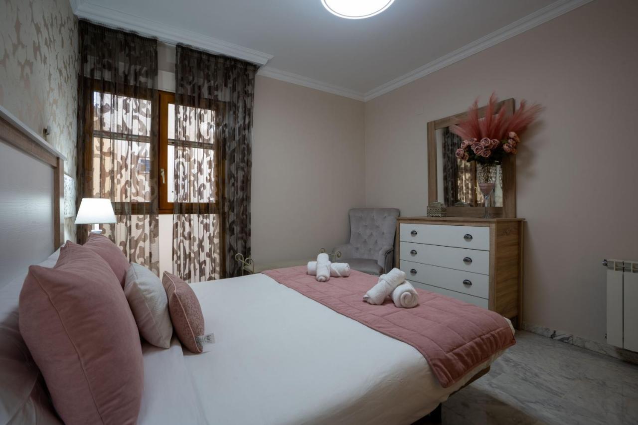 Reina Aixa- Apartamento Centro Гранада Екстер'єр фото
